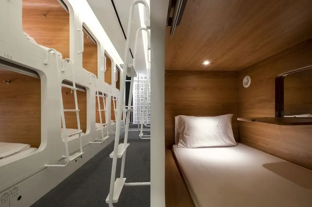 Джакарта: KINI Luxury Capsule - Hostel