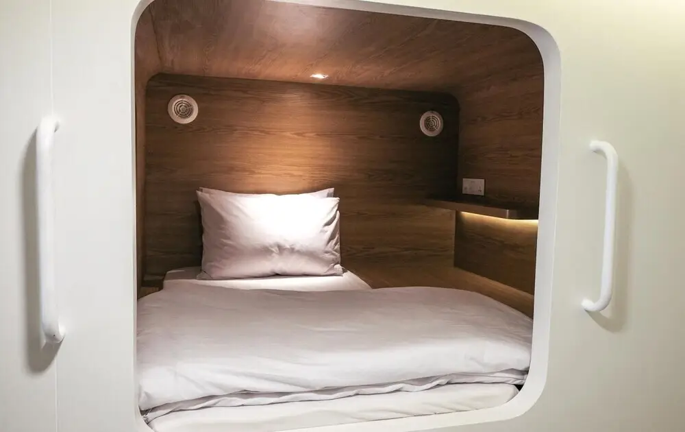 Джакарта: KINI Luxury Capsule - Hostel