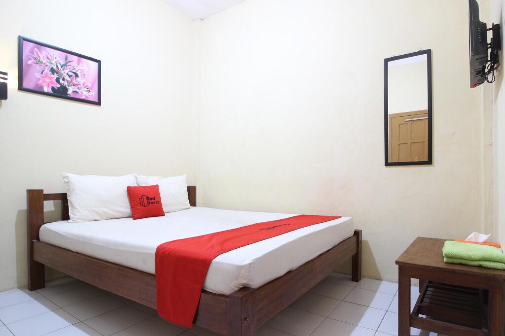 Севон: RedDoorz @ Jalan Parangtritis
