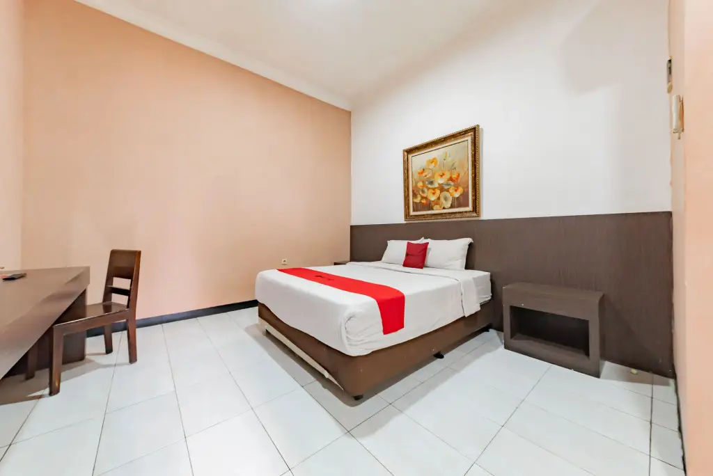 Чиребон: RedDoorz Near Kejaksan Station Cirebon