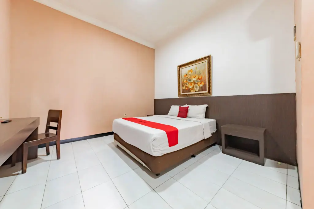 Чиребон: RedDoorz Near Kejaksan Station Cirebon