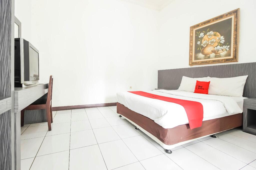 Чиребон: RedDoorz Near Kejaksan Station Cirebon