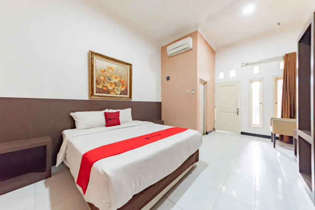 Чиребон: RedDoorz Near Kejaksan Station Cirebon