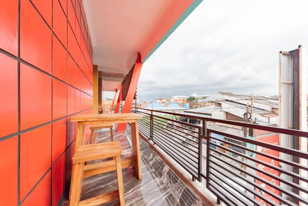 Чиребон: RedDoorz Near Kejaksan Station Cirebon