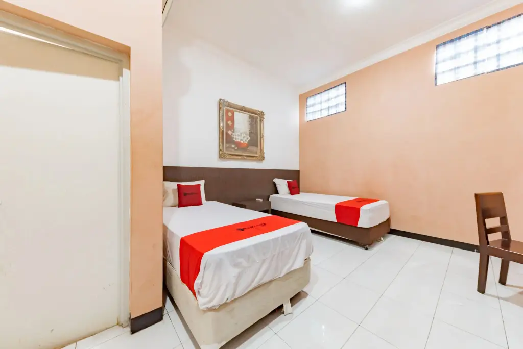 Чиребон: RedDoorz Near Kejaksan Station Cirebon