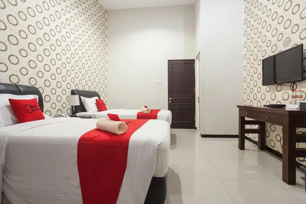 Маланг: RedDoorz near Taman Rekreasi Sengkaling