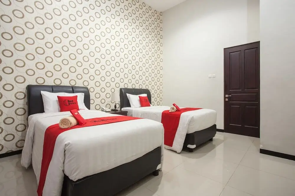 Маланг: RedDoorz near Taman Rekreasi Sengkaling