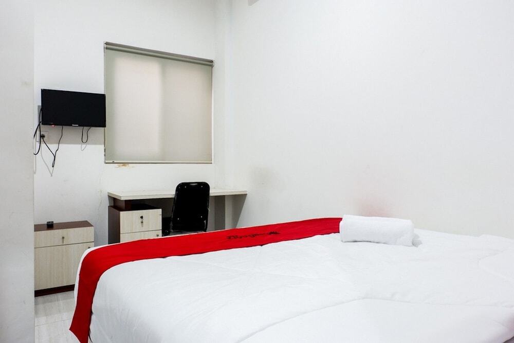 Семаранг: RedDoorz near Ahmad Yani Airport 2
