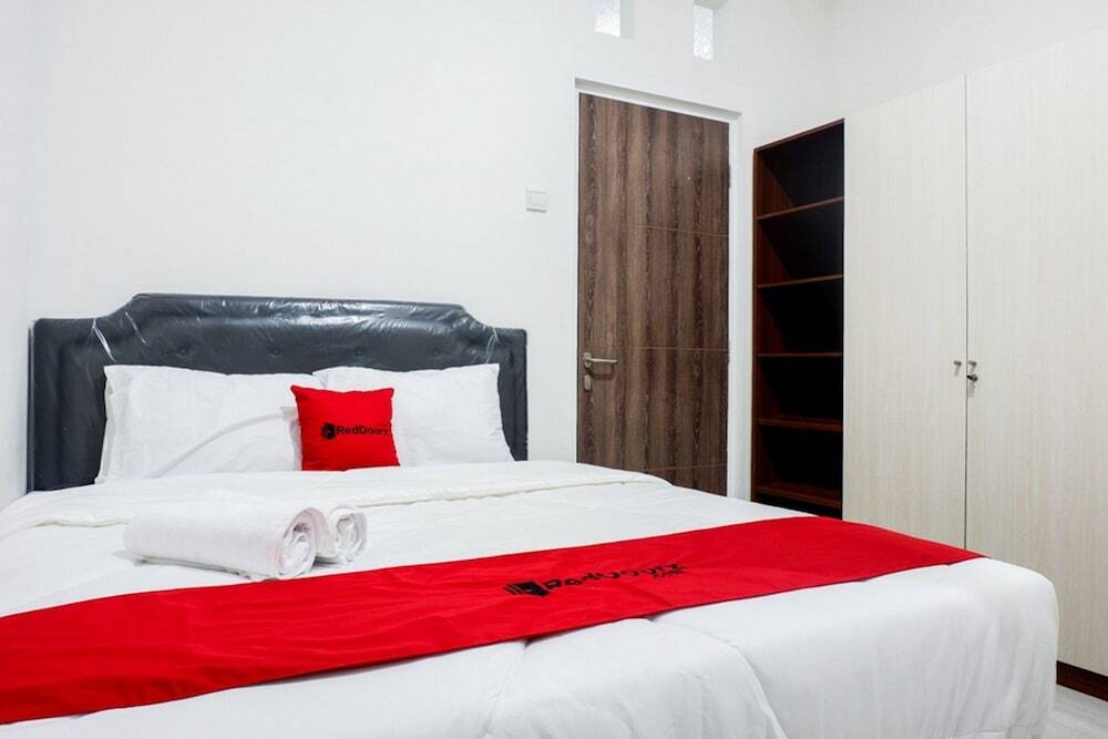 Семаранг: RedDoorz near Ahmad Yani Airport 2