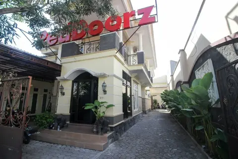 RedDoorz Plus near Rumah Sakit JIH — фото 1