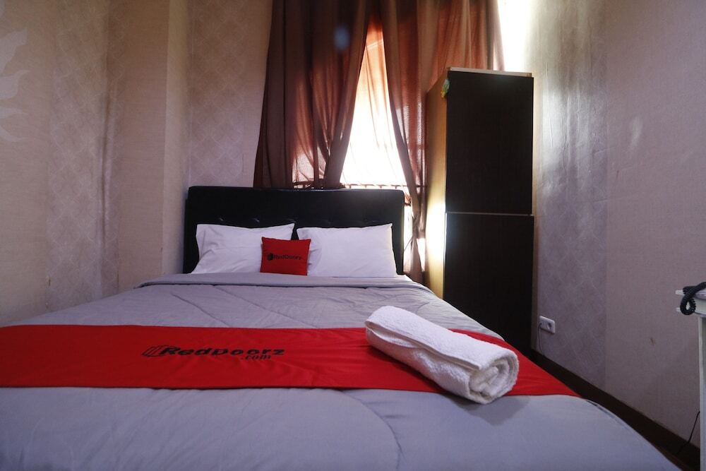 Манадо: RedDoorz @ Marina Manado