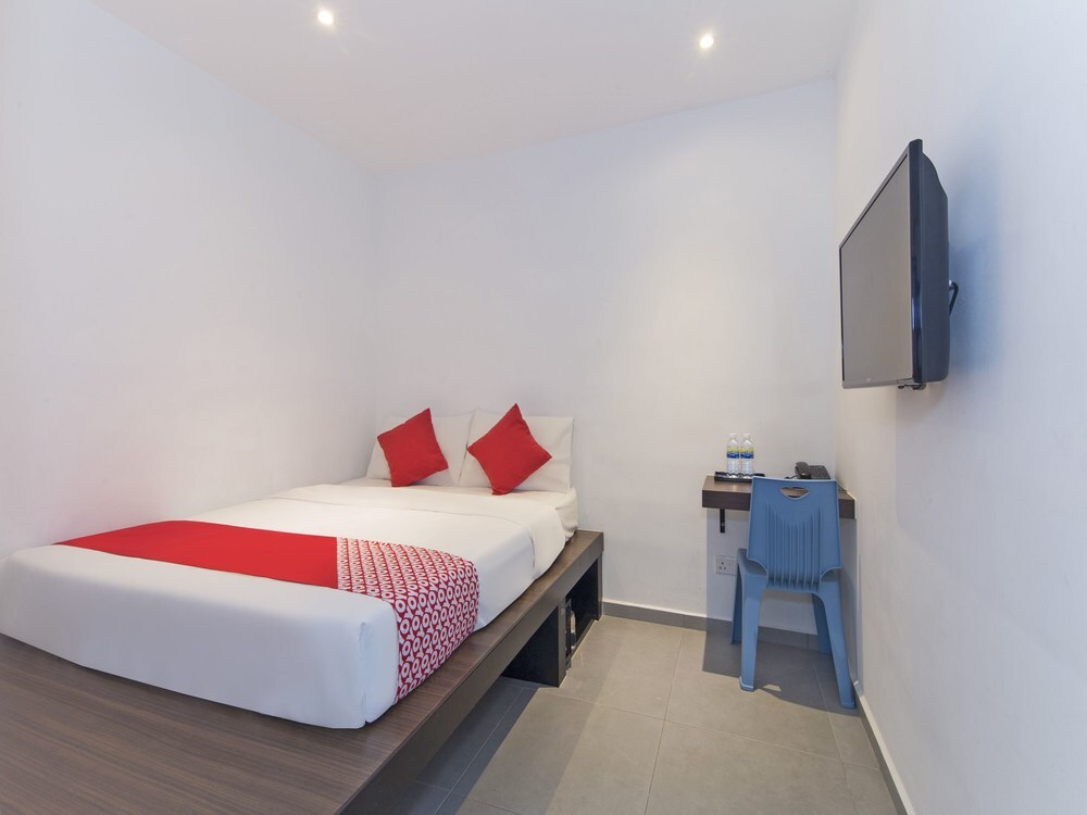 Джакарта: Oyo 129 Bassura City Apartment