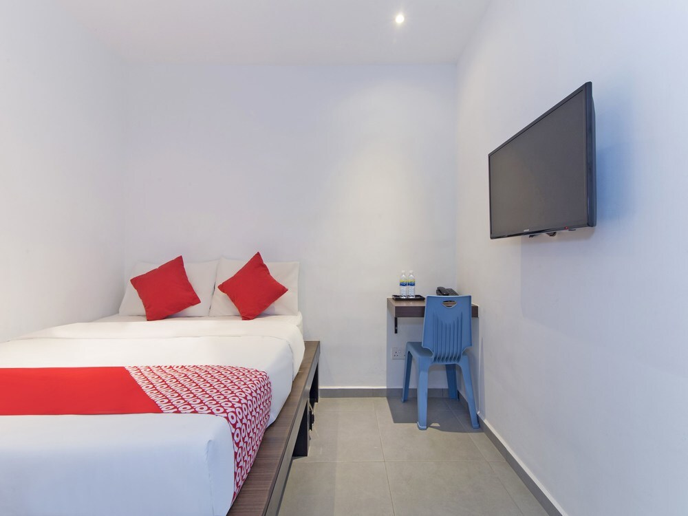 Джакарта: Oyo 129 Bassura City Apartment