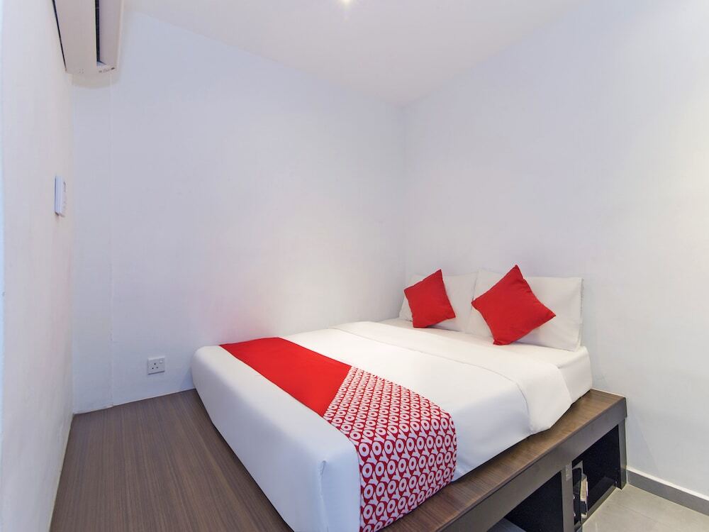 Джакарта: Oyo 129 Bassura City Apartment