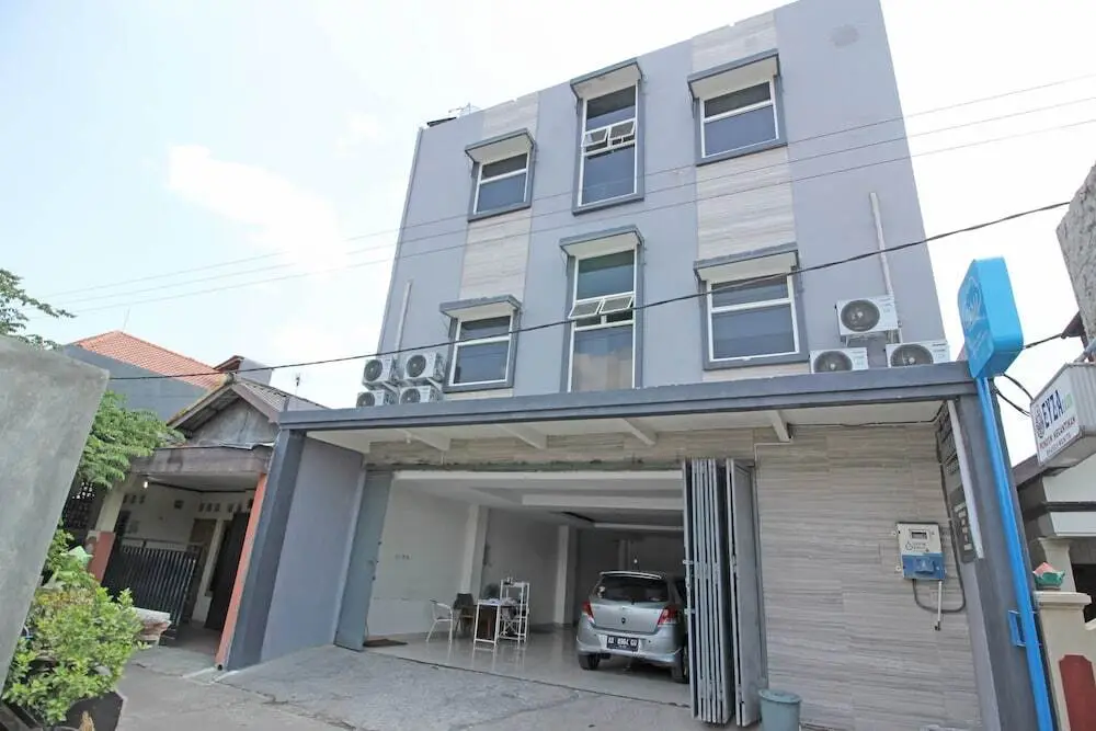 Суракарта: RedDoorz near RS Moewardi