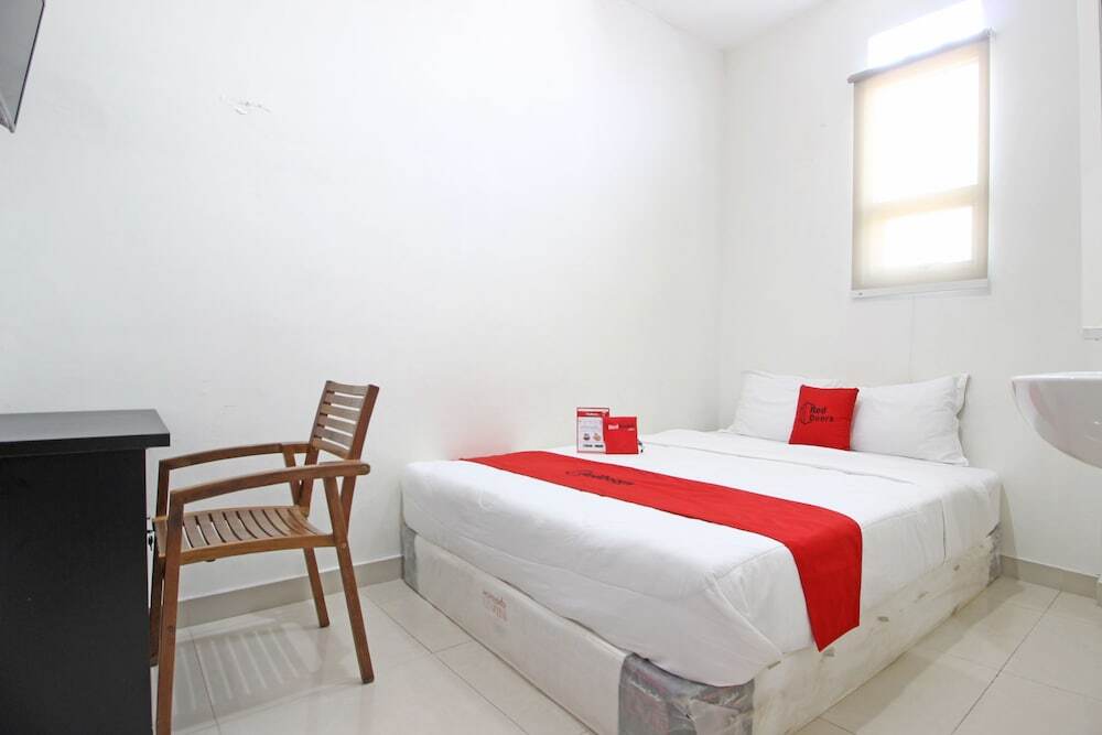 Суракарта: RedDoorz near RS Moewardi