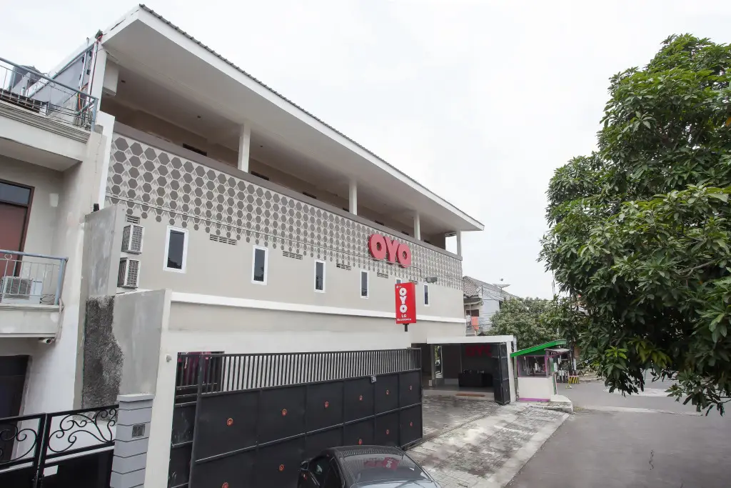 Сурабая: Super OYO 90642 Lancar Homestay Syariah