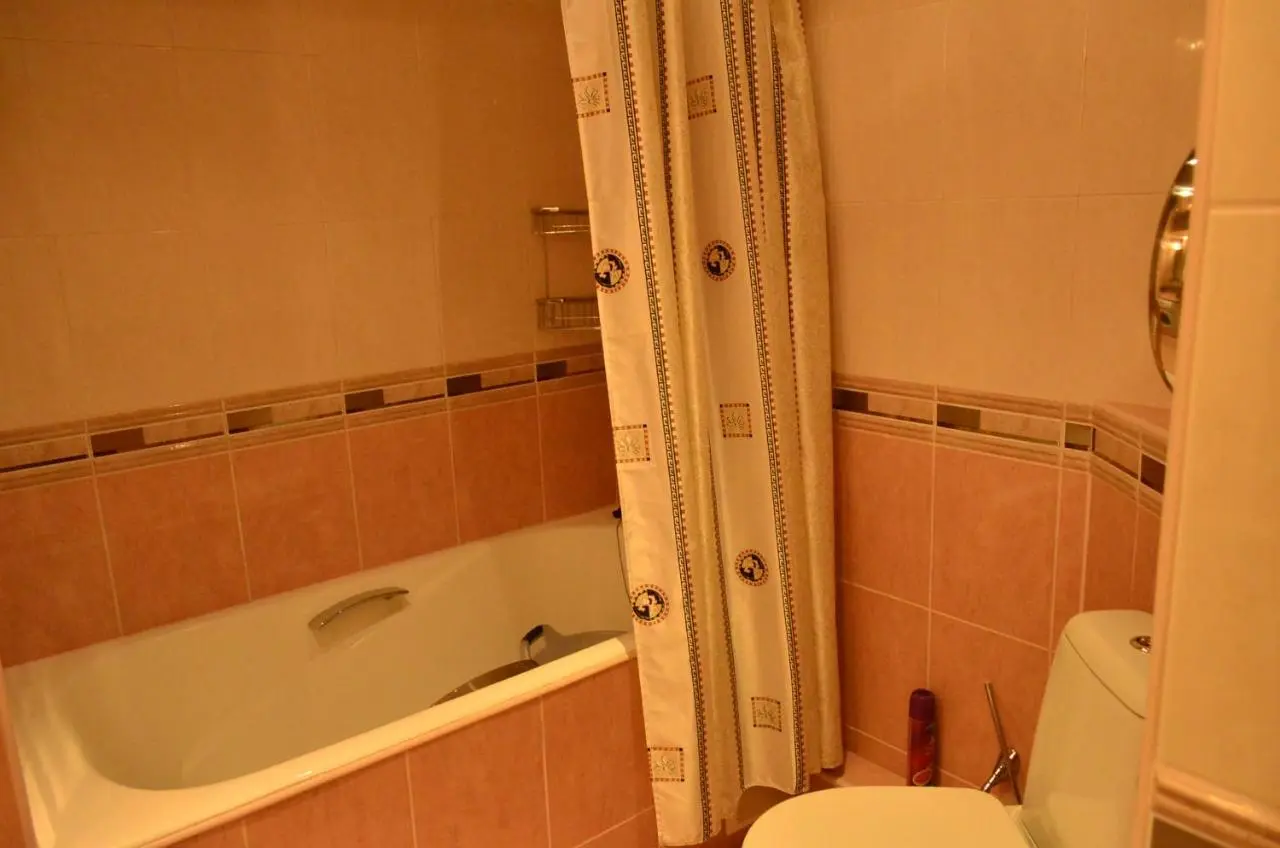 Сочи: Просторная квартира у парка Ривьера