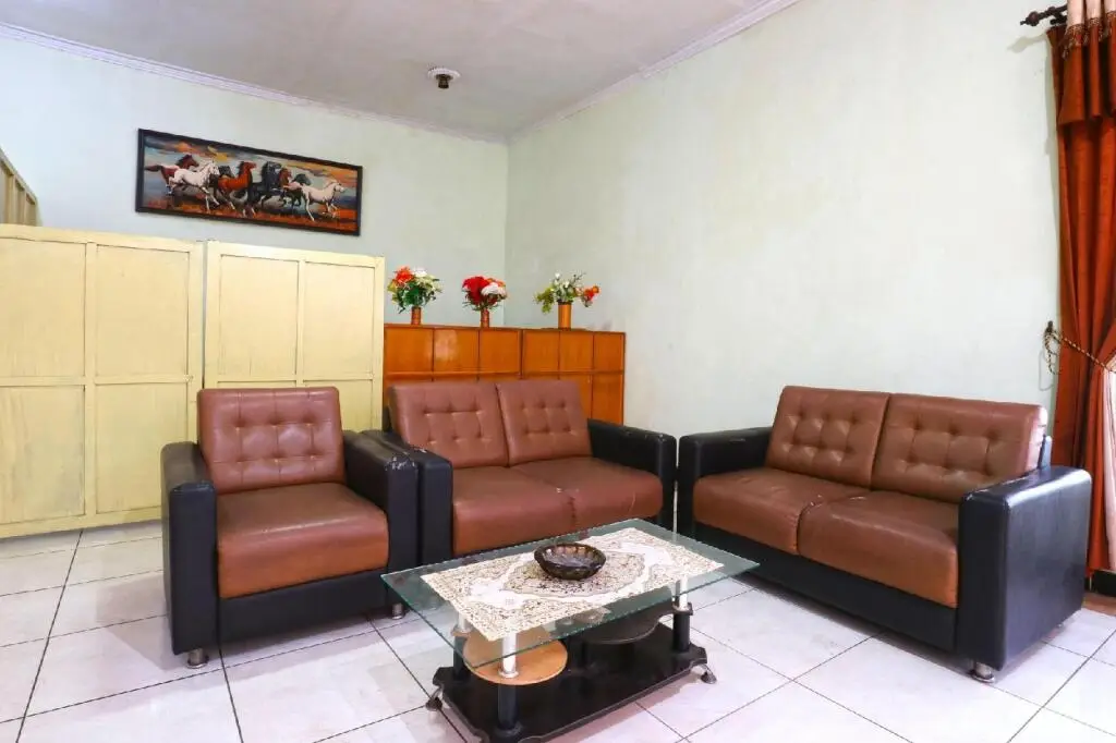 Маланг: Camelia Hotel