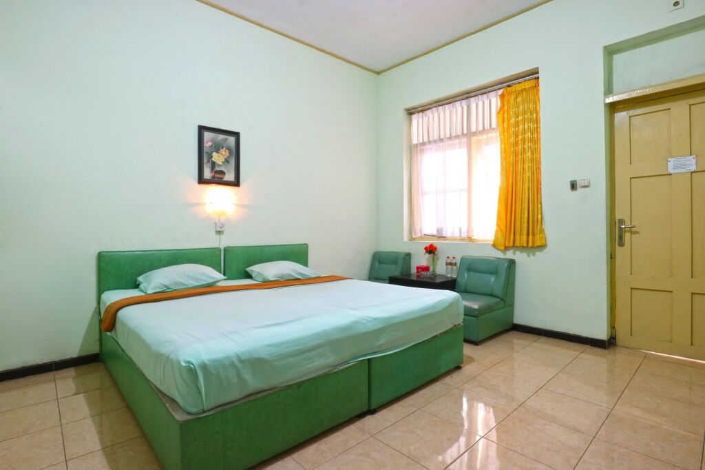 Маланг: Camelia Hotel