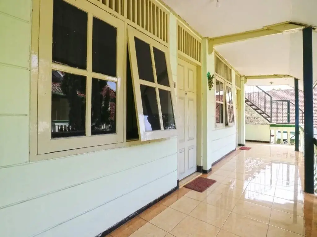 Маланг: Camelia Hotel