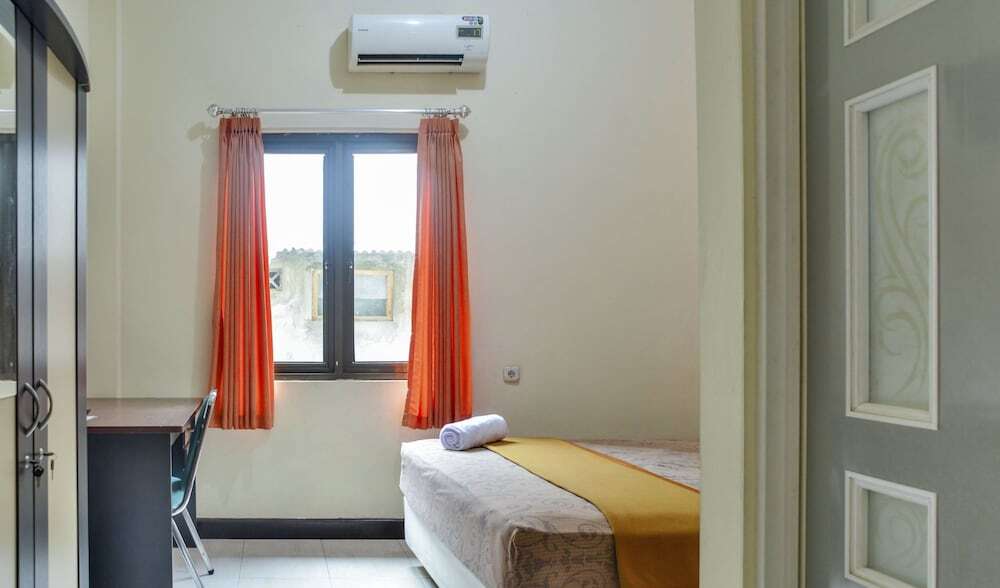 Депок: ZEN Rooms Depok Sleman Syariah