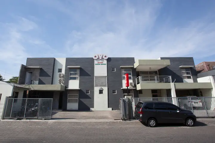 Сурабая: OYO 143 Dukuh Kupang Residence