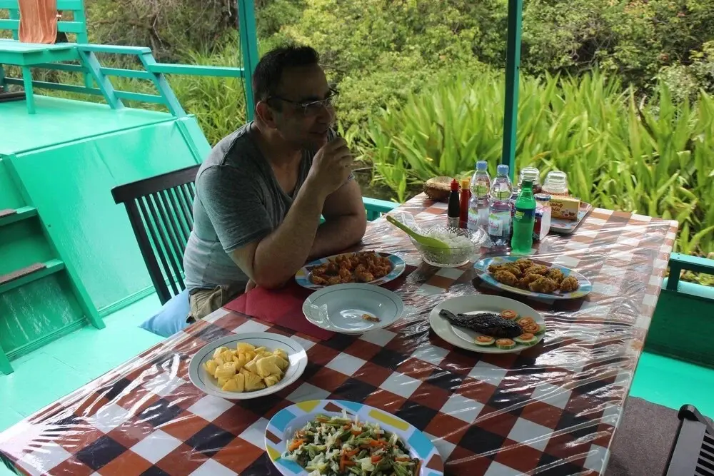 Кумаи Хилир: Houseboat Bee Kelotok
