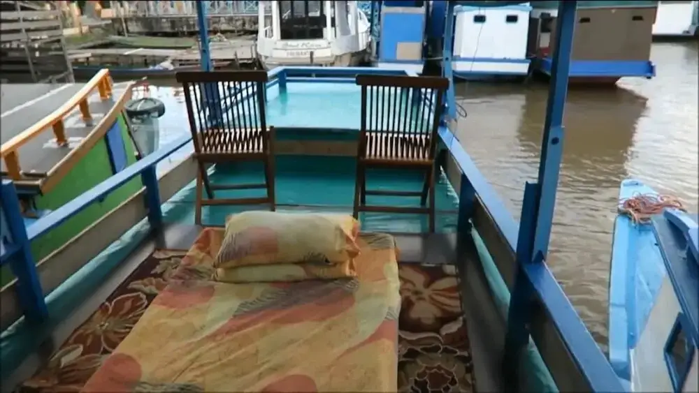 Кумаи Хилир: Houseboat Bee Kelotok