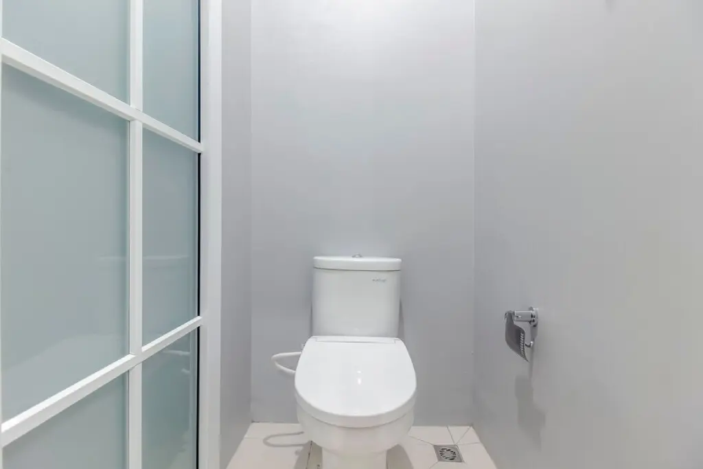 Джакарта: RedDoorz Plus @ Kwitang 2
