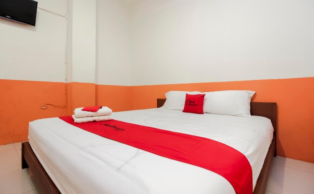 Манадо: RedDoorz near Jalan Jendral Sudirman Manado
