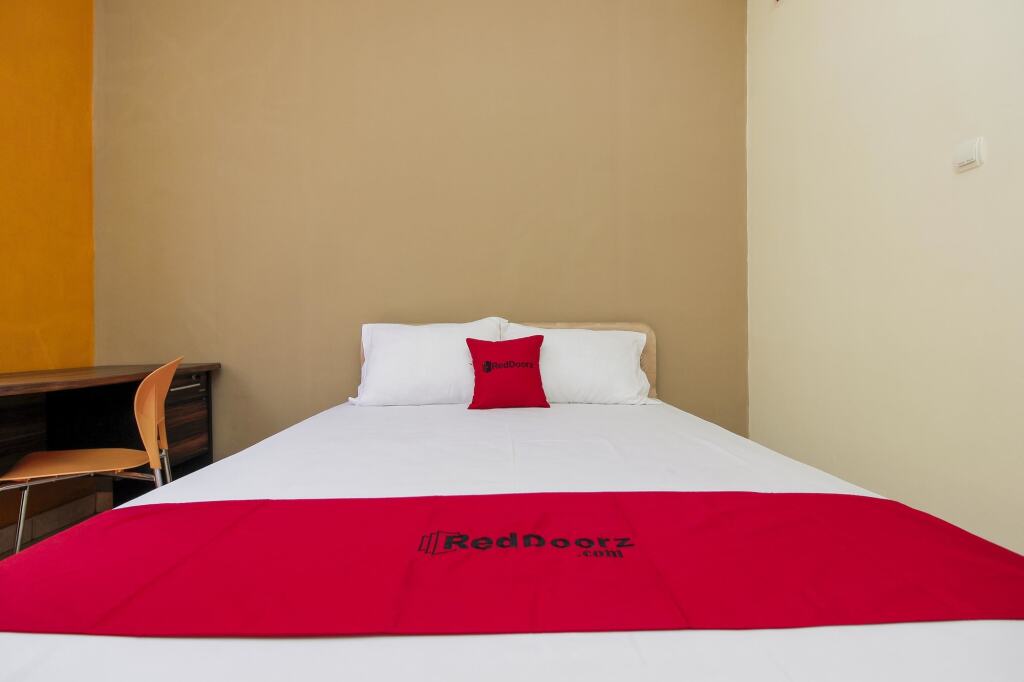 Вори: RedDoorz near RSUP Prof. Kandou Manado