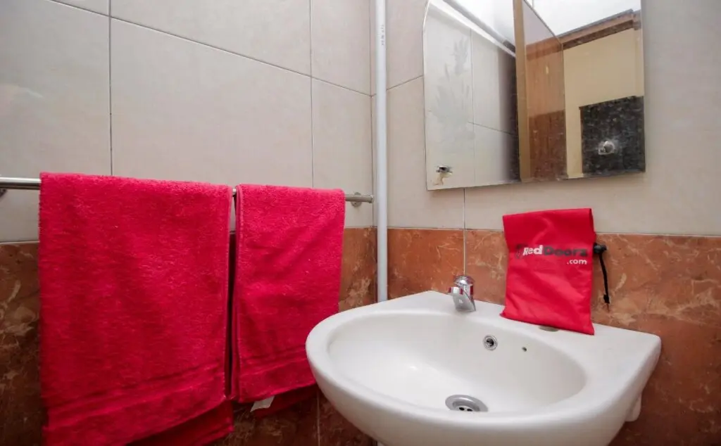 Вори: RedDoorz near RSUP Prof. Kandou Manado