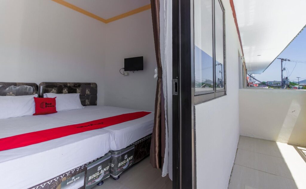 Вори: RedDoorz near Sam Ratulangi Airport