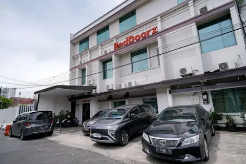 RedDoorz Near Braga Street — фото 1