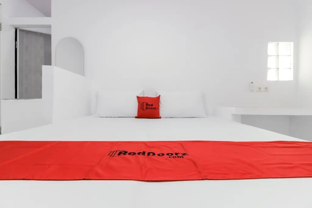 Депок: RedDoorz near Margo City