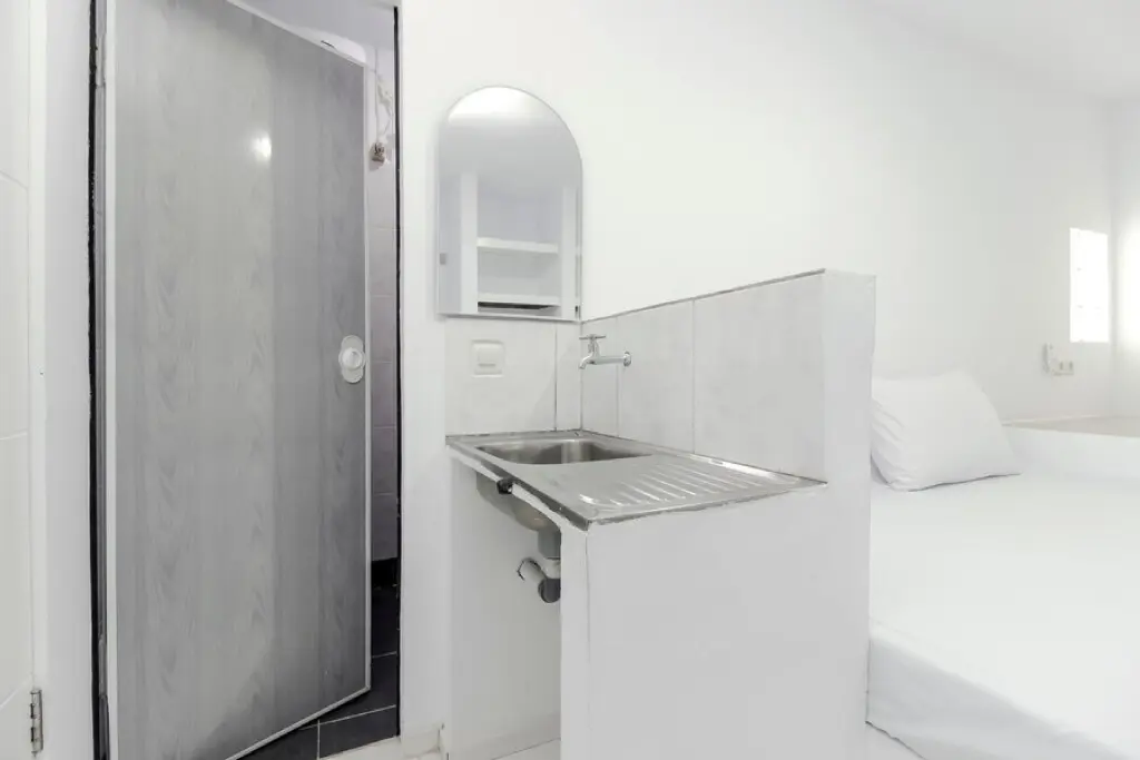 Депок: RedDoorz near Margo City