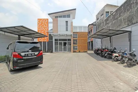 RedDoorz near Hartono Mall 3 — фото 1