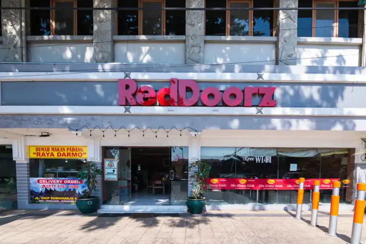 Сурабая: RedDoorz @ Urip Sumoharjo