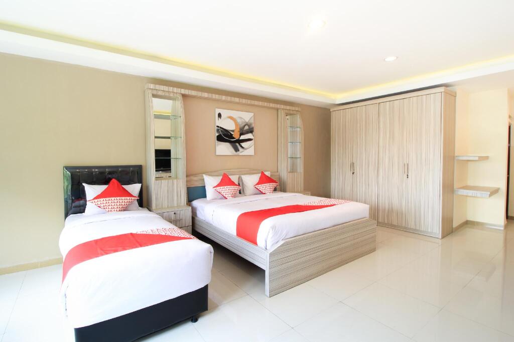 Сурабая: Super OYO Capital O 175 K-60 Residence