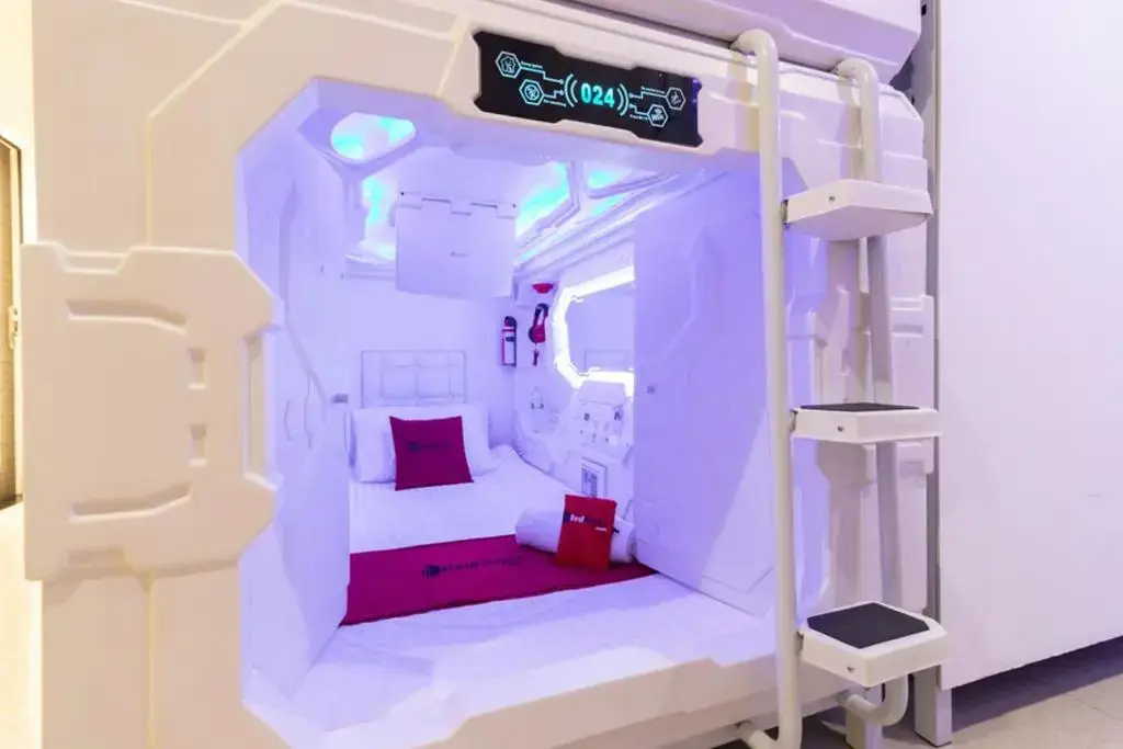 Медан: Capsule Inn Medan