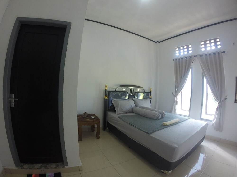 Патипелонг: Artha Homestay Tomia