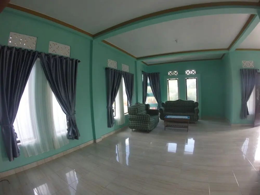 Патипелонг: Artha Homestay Tomia