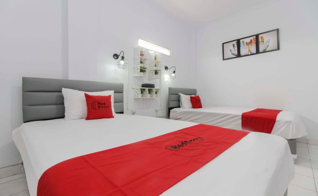 Тангеранг: RedDoorz Plus near Budi Luhur University Jakarta