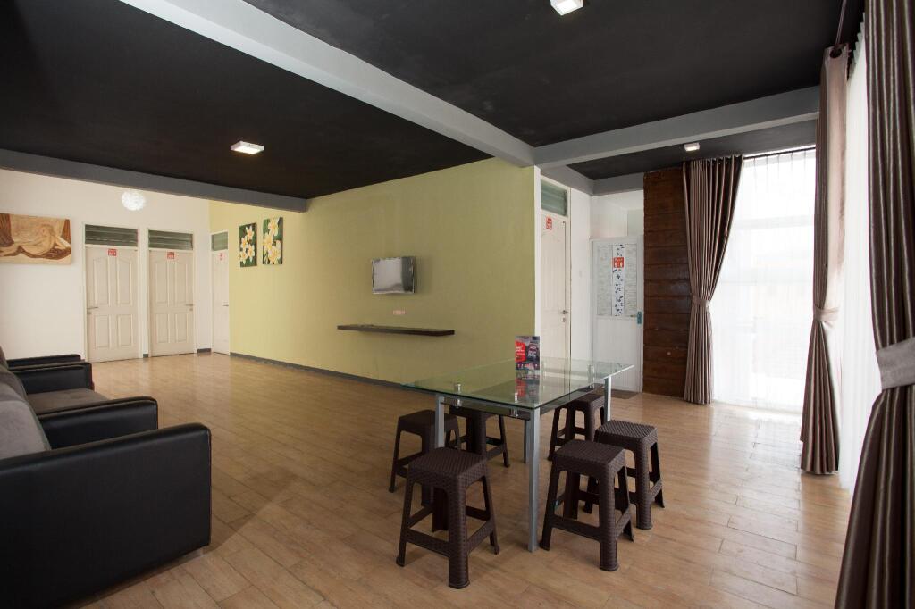 Бату: RedDoorz near Museum Angkut Batu 2