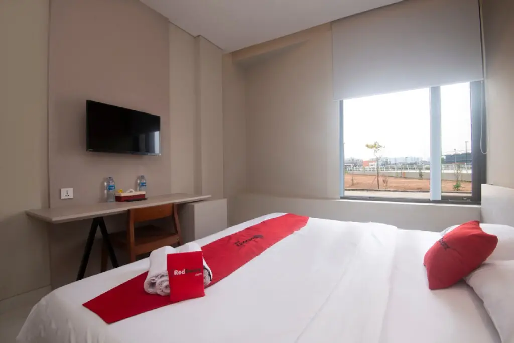 Джакарта: RedDoorz Plus @ Jakarta International Equestrian Park