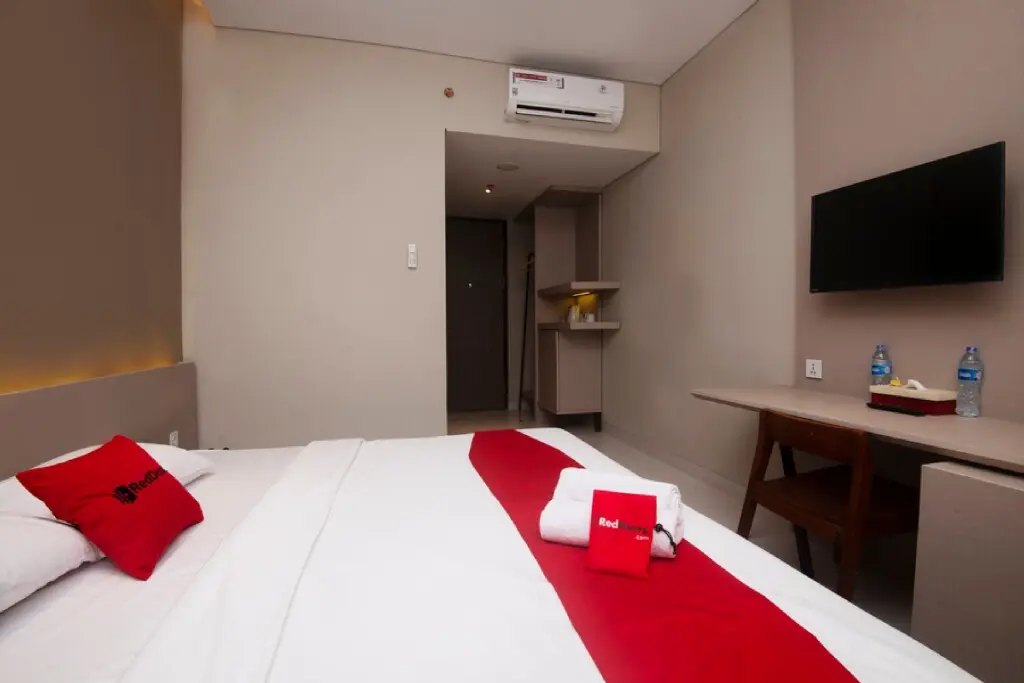 Джакарта: RedDoorz Plus @ Jakarta International Equestrian Park
