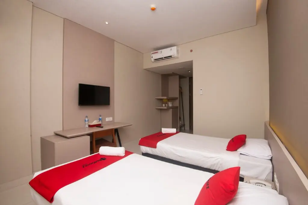 Джакарта: RedDoorz Plus @ Jakarta International Equestrian Park
