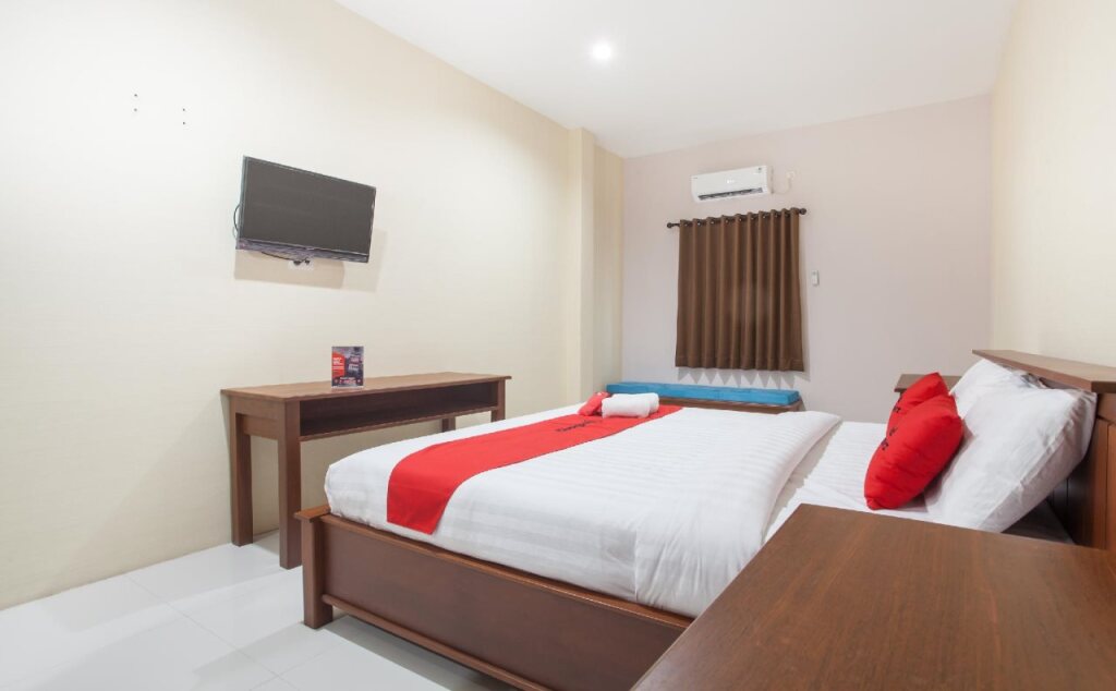 Сурабая: RedDoorz near Universitas Wijaya Kusuma