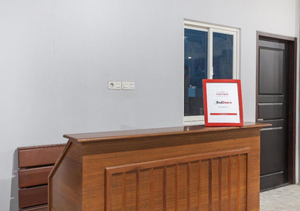 Сурабая: RedDoorz near Universitas Wijaya Kusuma
